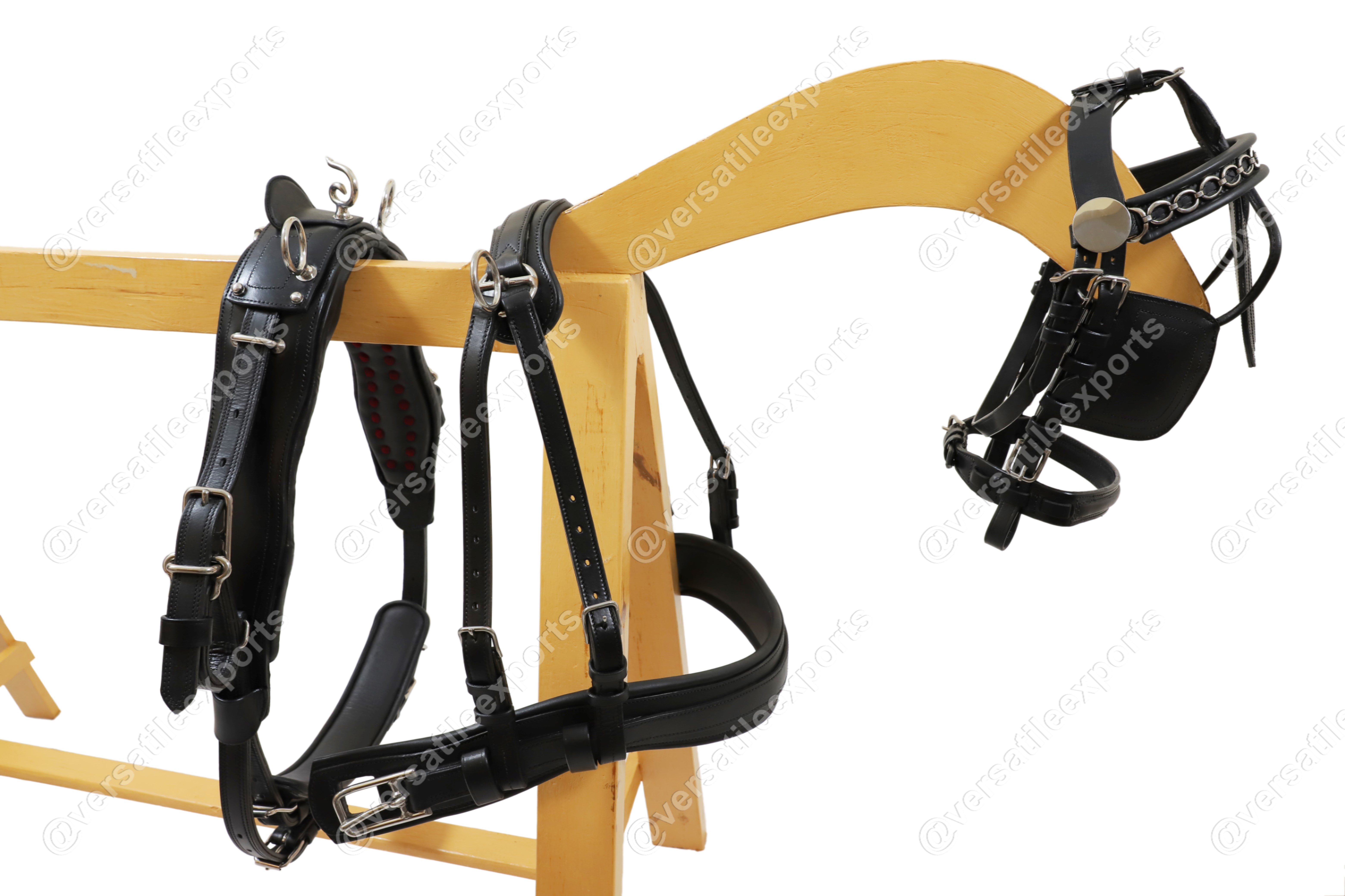 Driving Harness with Curved Breastplate